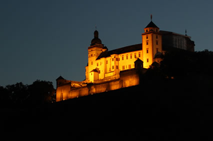 Festung Marienberg in Würzburg bei Nacht