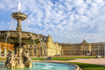 Schlossplatz in Stuttgart mit Brunnen