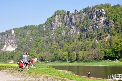 Radtour am Fluss entlang