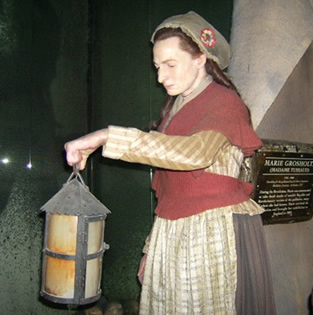 Marie Tussauds mit Lampe