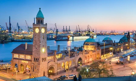 Hamburger Hafen bei einem Wellness Wochenende Hamburg